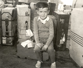Imatge d'arxiu, nen amb maletes